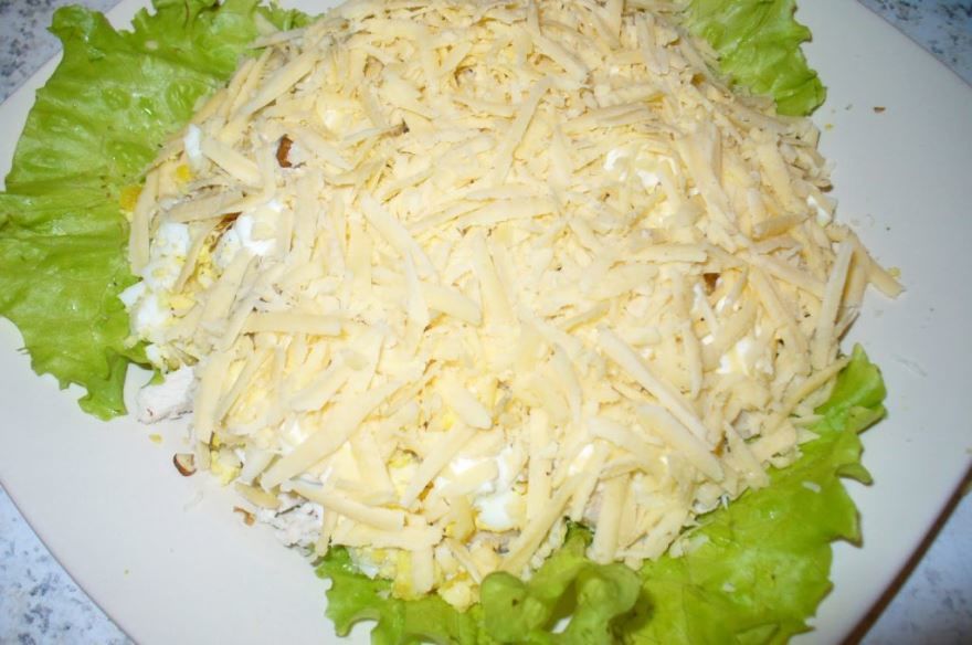 Салат с курицей и сыром