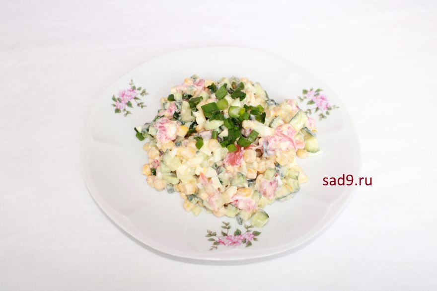 Вкусный салат с семгой и огурцами, пошагово с фото