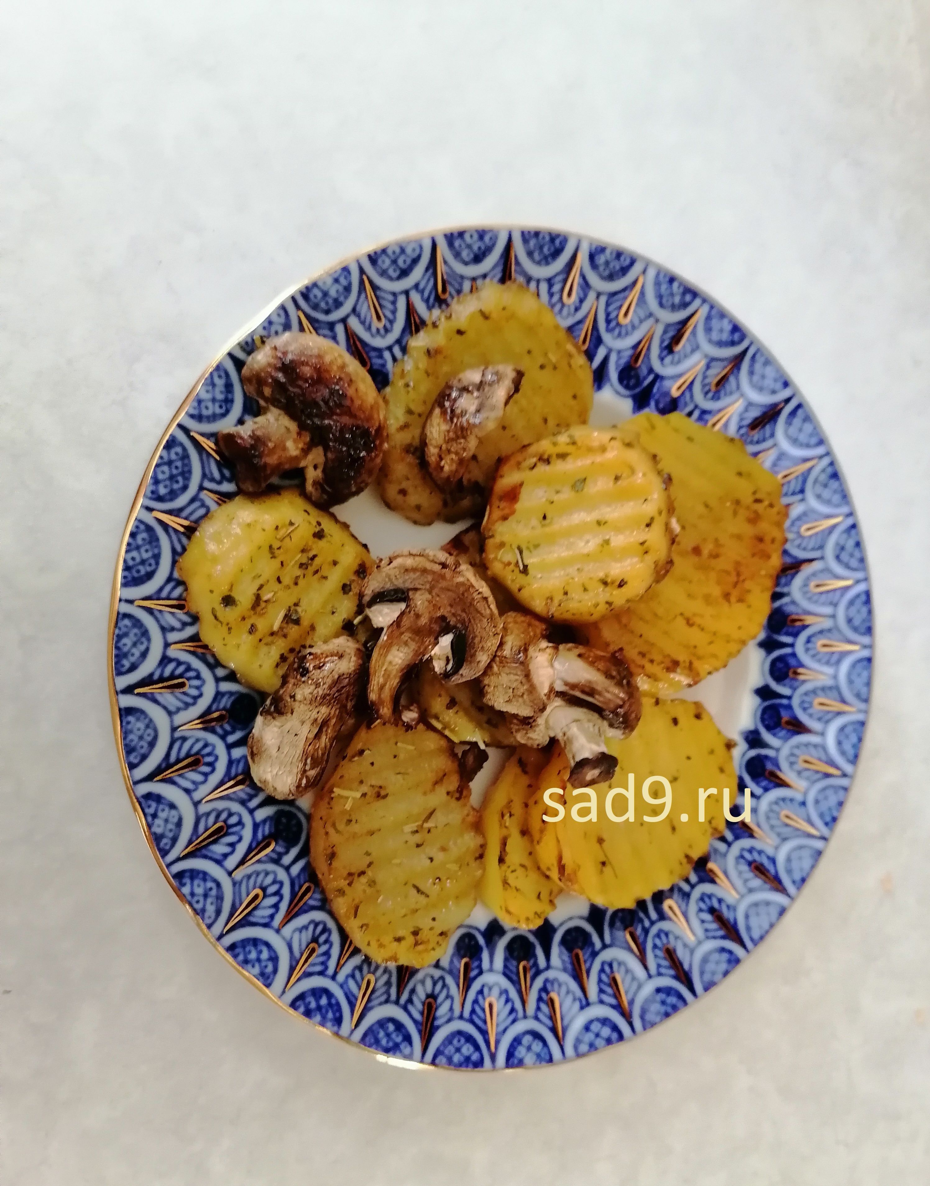 Картошка с грибами в духовке вкусный и простой рецепт